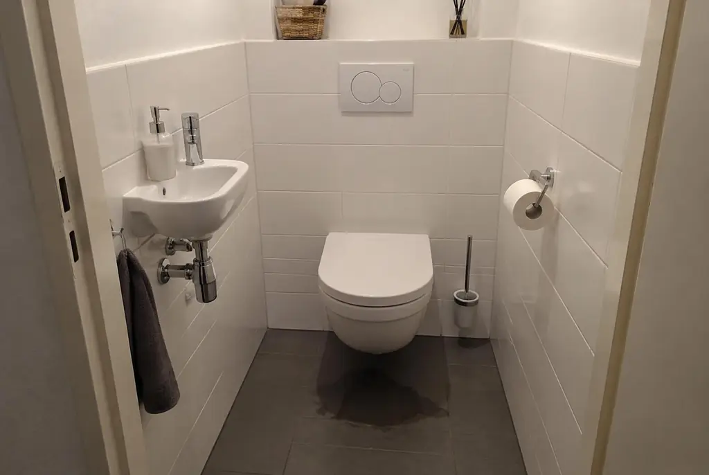 Lekdetectie Ter Aar – natte vloer bij een toilet